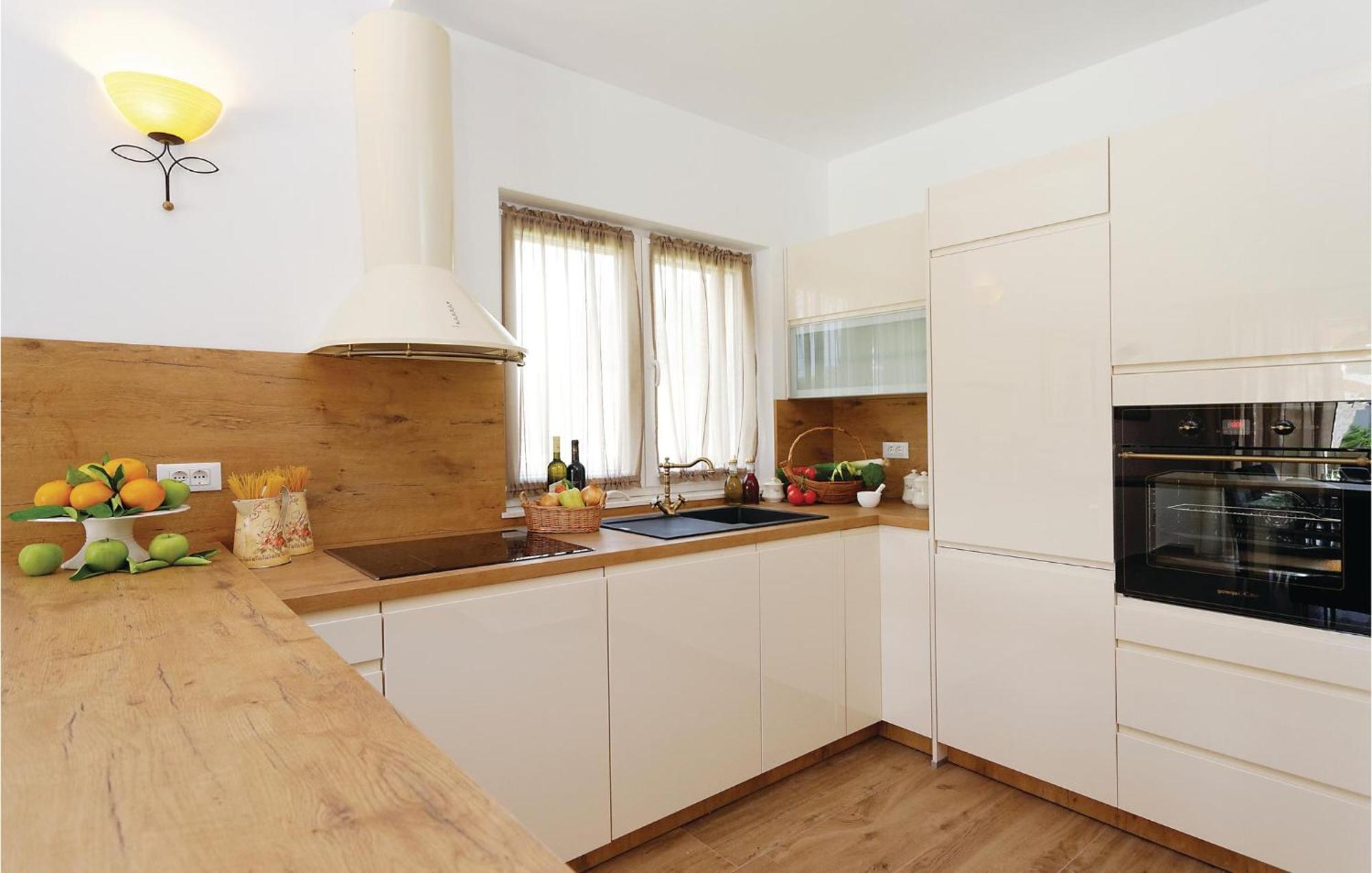 Lovely Home In Sibenik With Wifi Exteriör bild